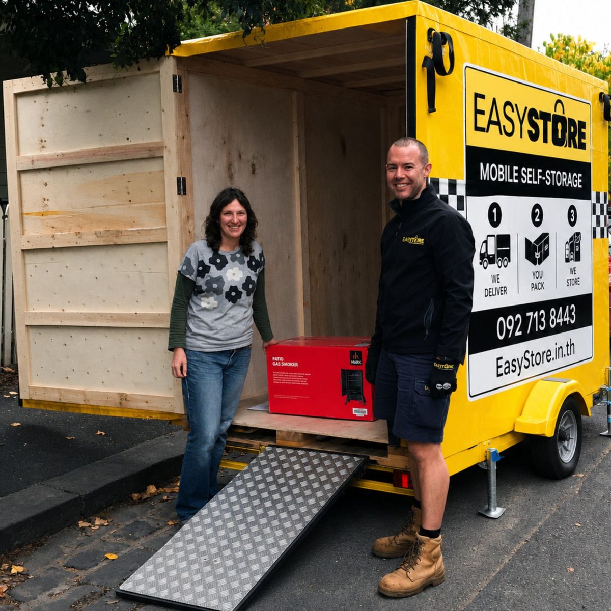 EasyStore customer loading her belongings into a mobile self storage box with an EasyStore team member